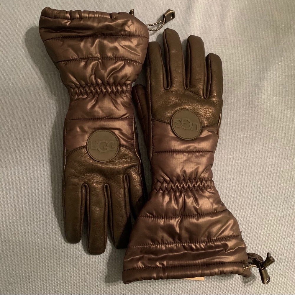 Black Ugg gloves